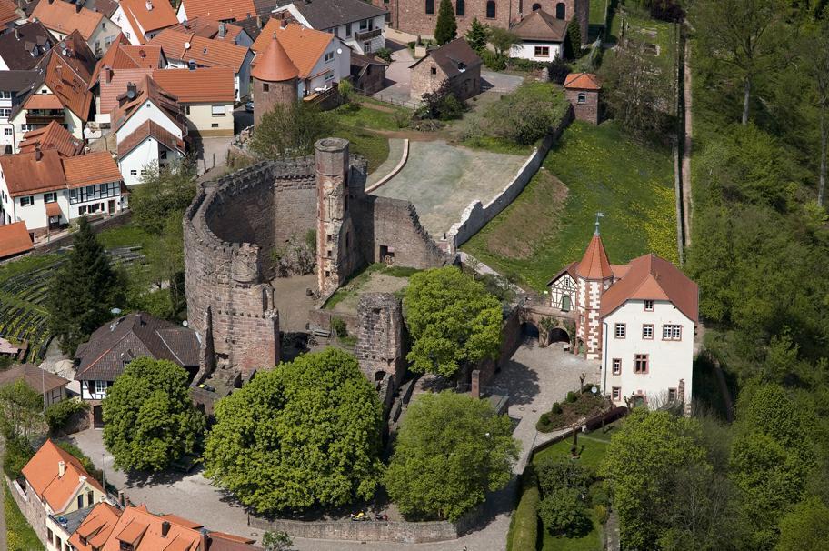 Hauptburg der Burgfeste Dilsberg und das Kommandantenhaus