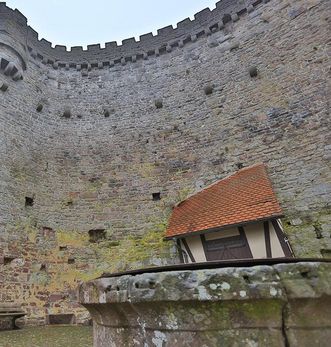 Innenseite der Schildmauer der Burgfest Dilsberg
