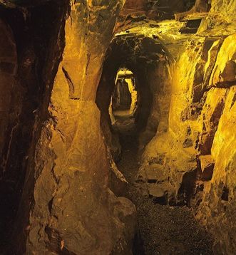 Ruines du château-fort de Dilsberg, souterrain du puits