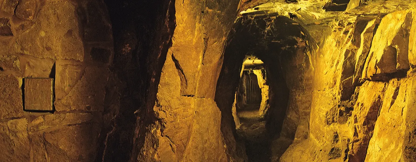 Ruines du château-fort de Dilsberg, souterrain du puits