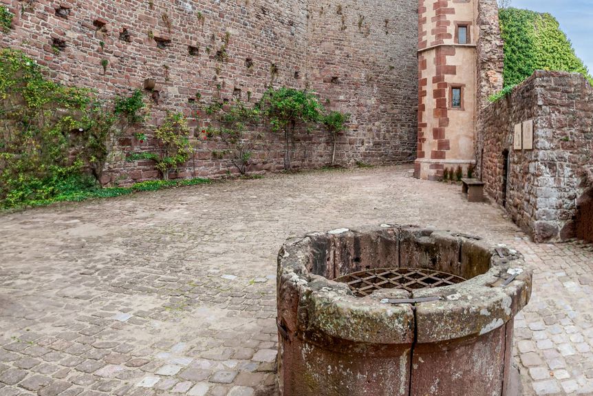 Burgfeste Dilsberg, Brunnen im Burghof