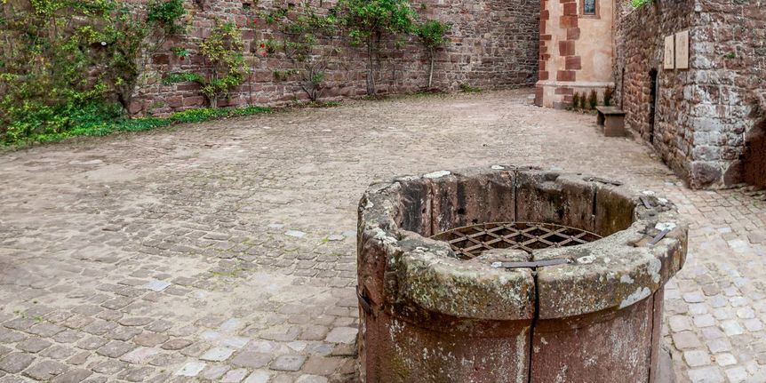Burgfeste Dilsberg, Brunnen im Burghof