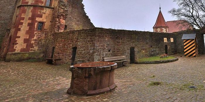 Burgfeste Dilsberg, Brunnen im Burghof