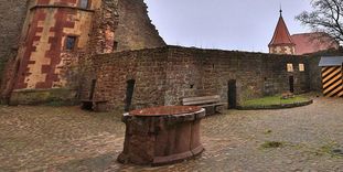 Burgfeste Dilsberg, Brunnen im Burghof